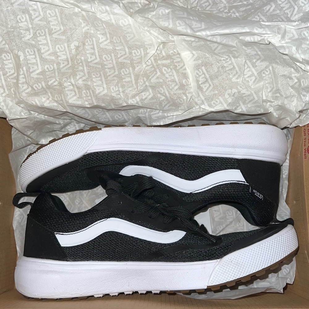 Brand New! Vans Ultrarange Rapid (women’s 9.5/mens 8)